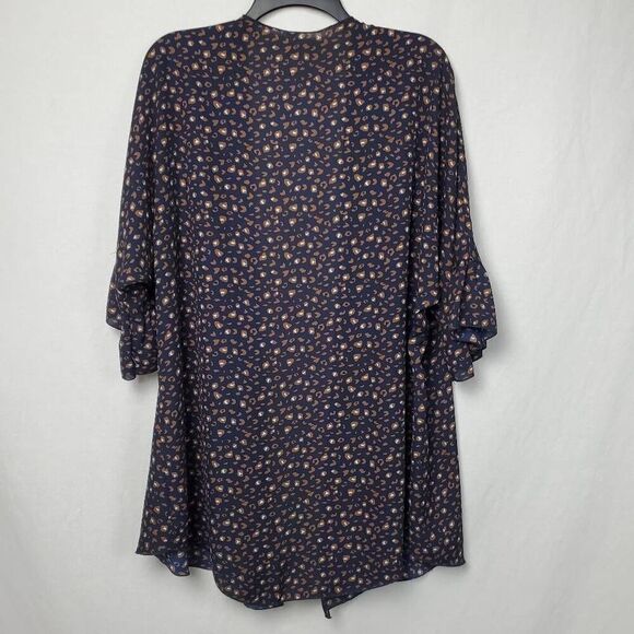 LilyPad Large Navy Floral Open Front Cover Top - Picture 3 of 5